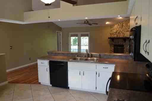 4201 Parkway Blvd - Photo 2 of 13