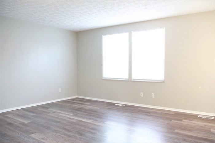 3269 Framington Dr - Photo 3 of 11