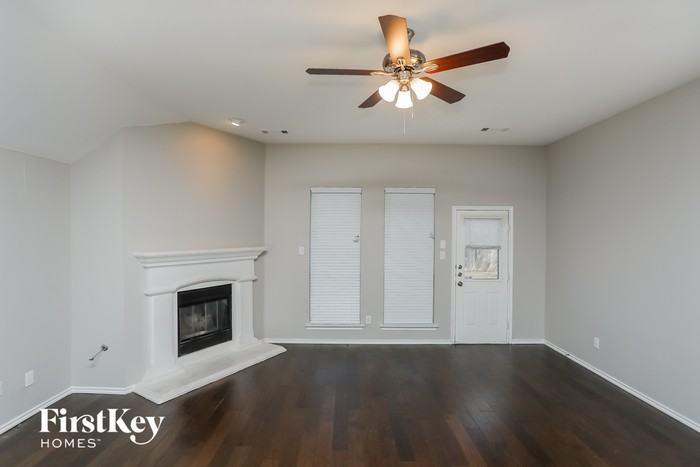3260 Serpis - Photo 2 of 14