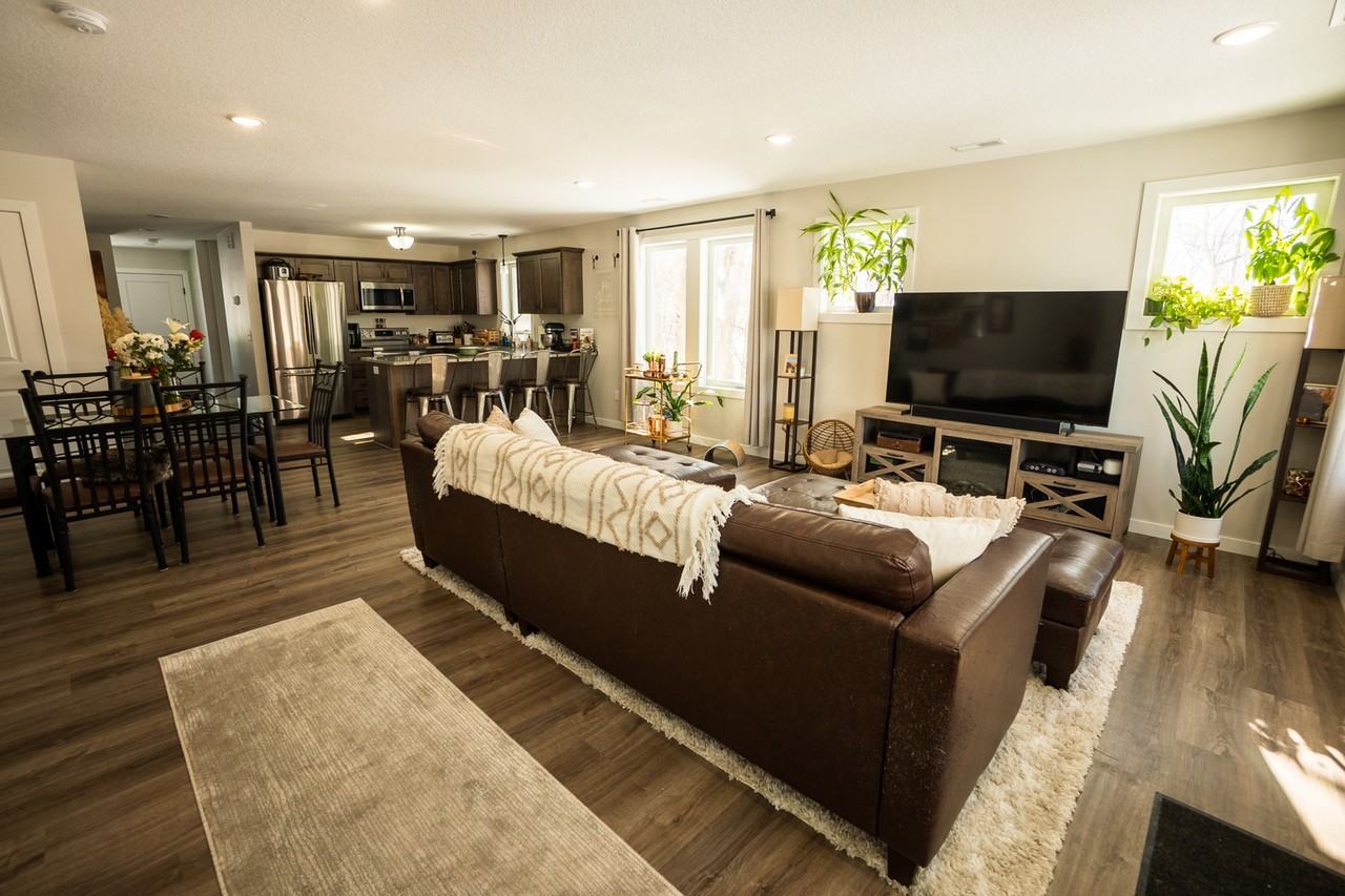 2927 Marshall St Ne #NA - Photo 2 of 17