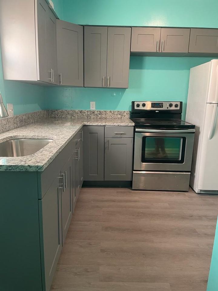 363 Ridge Rd N #B - Photo 3 of 10