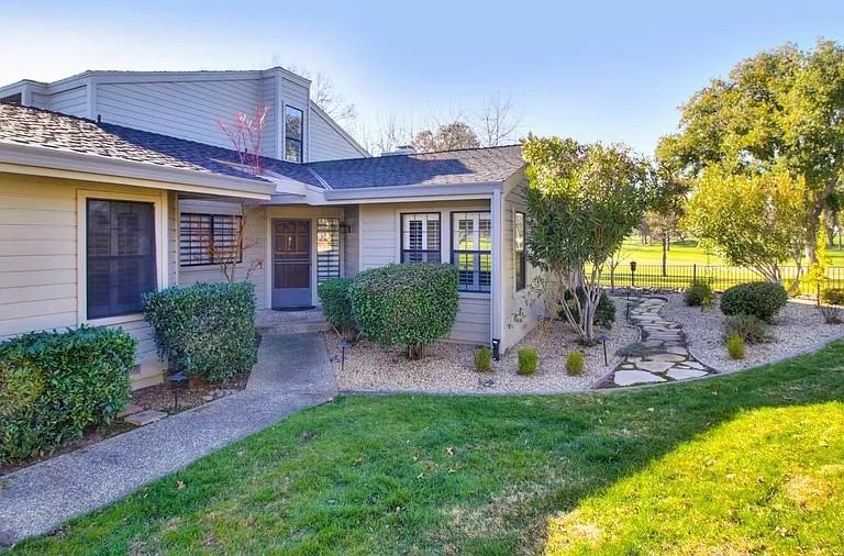 295 Castlewood Cir #NA - Photo 2 of 12