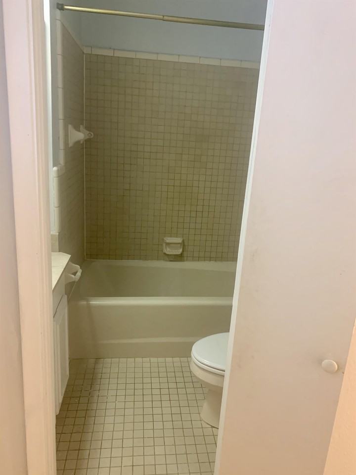 918 Robert St #3 - Photo 3 of 9