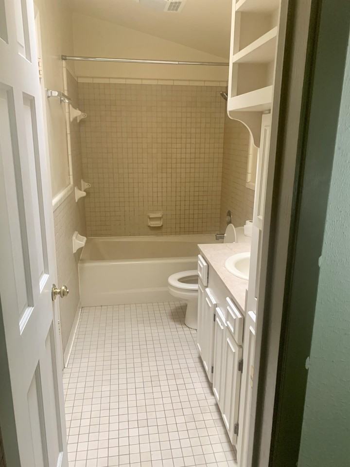918 Robert St #3 - Photo 4 of 9
