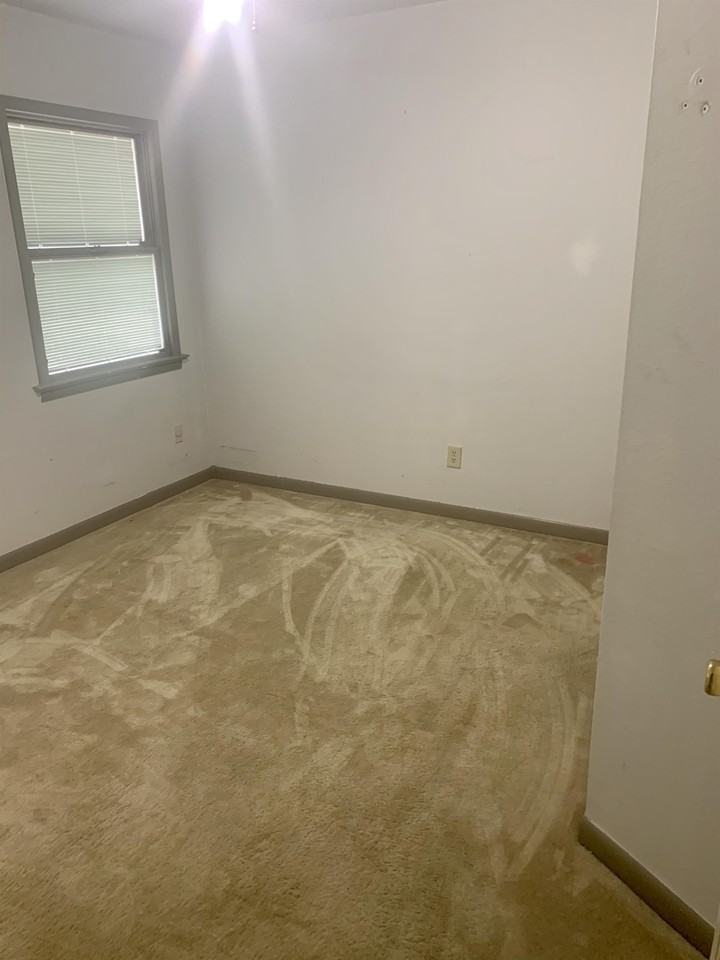 918 Robert St #3 - Photo 5 of 9