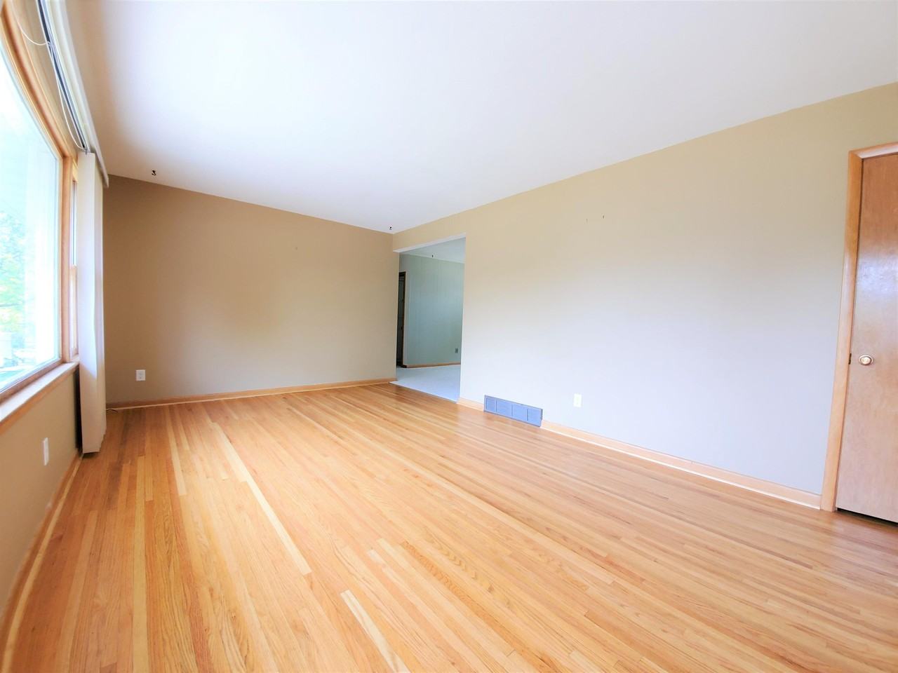 1807 16 1/2 St Nw #1 - Photo 4 of 19