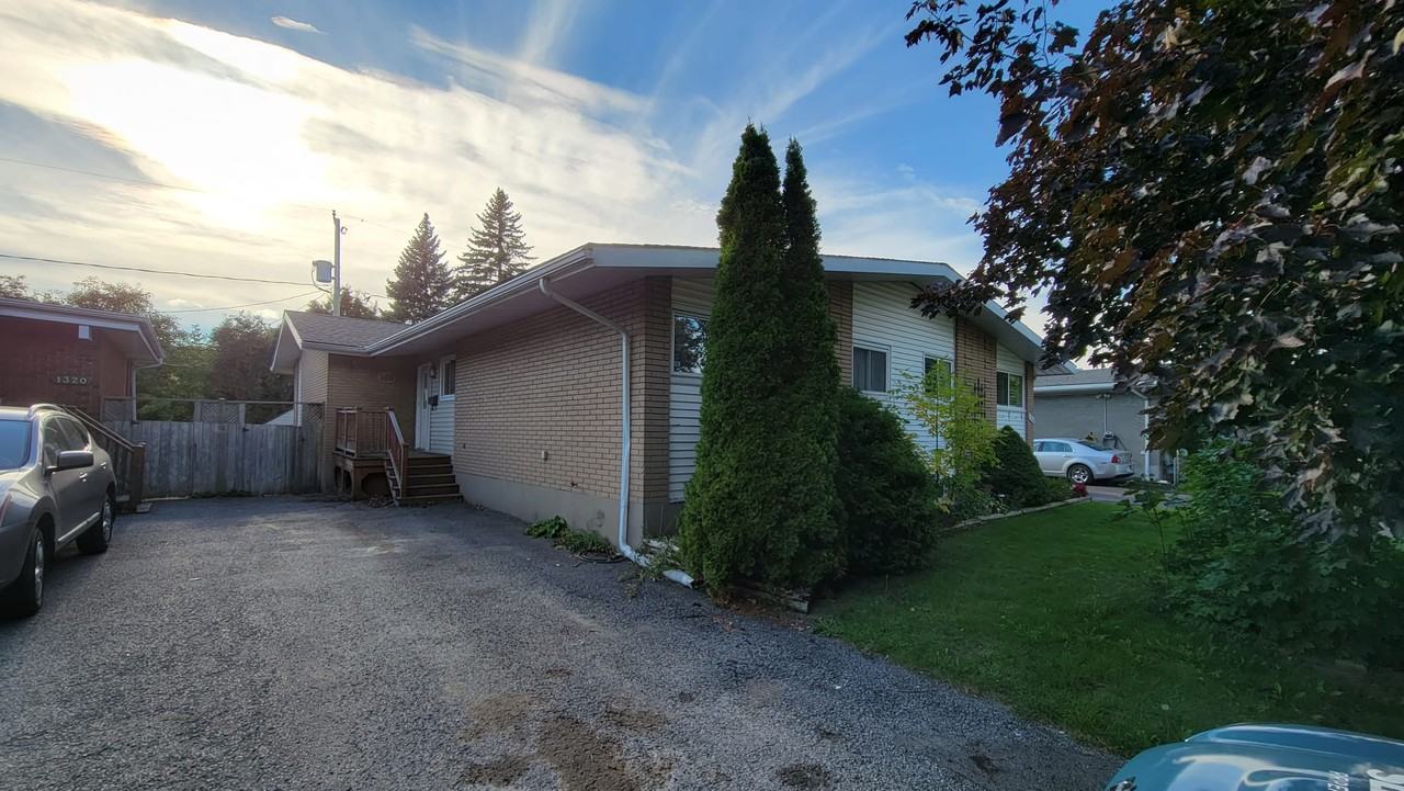 1318 Henry Farm Drive Room 4 Apartments 1318 Henry Farm Dr Rm 4, Ottawa, ON K2C 2E4 Zumper