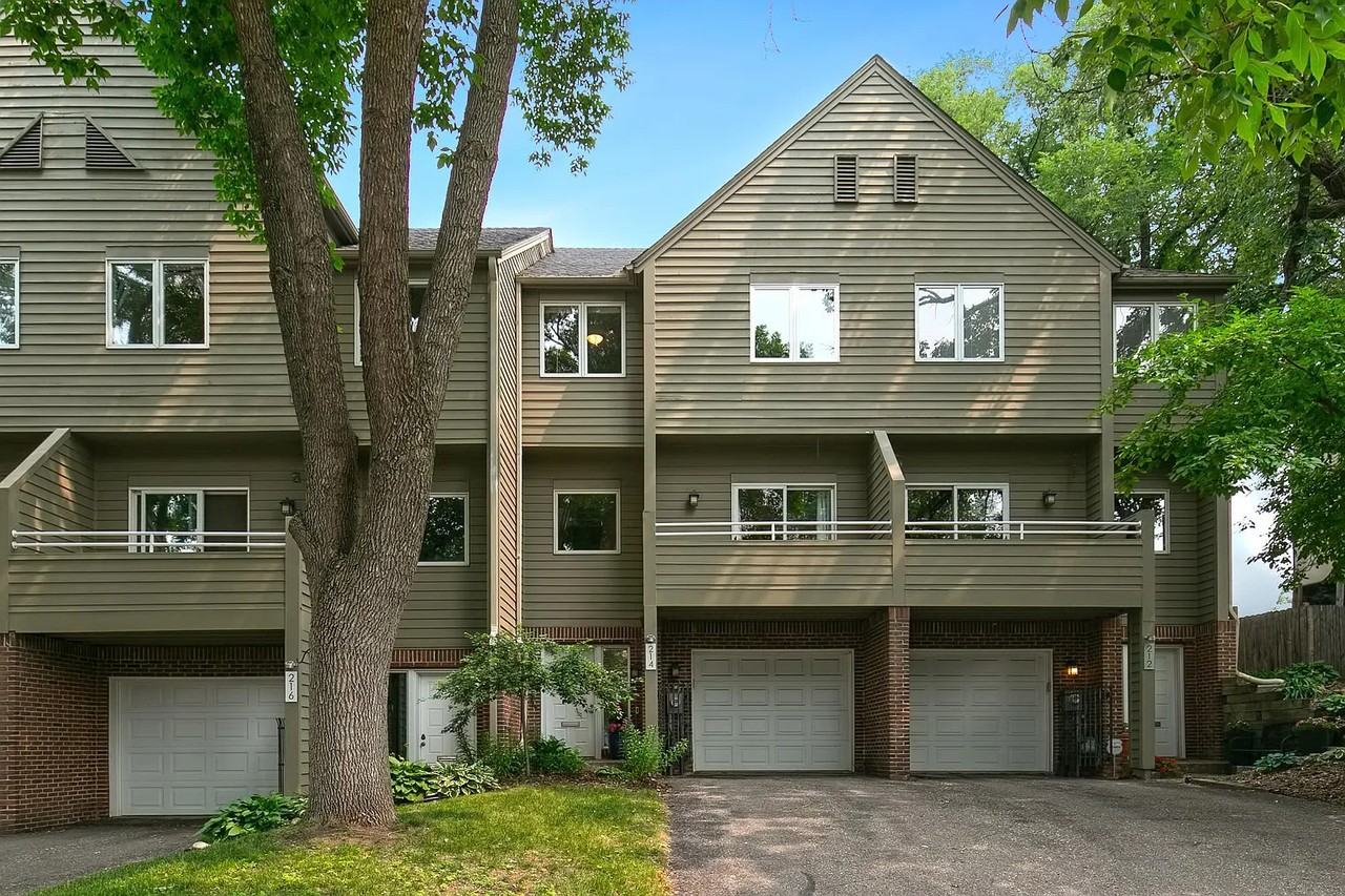 214 Groveland Avenue - Photo 3 of 19