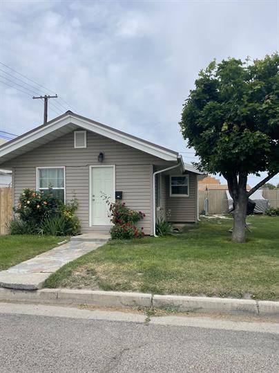 322 E 11th St - Photo 3 of 12