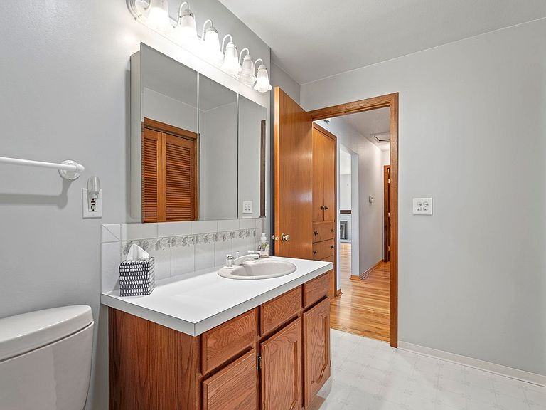 725 W Wedgewood Ave #NA - Photo 2 of 7