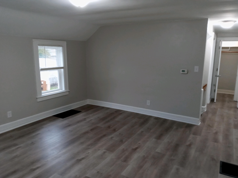 1045 Walnut St - Photo 2 of 10