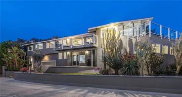 featured image of 2 Camel Point Dr