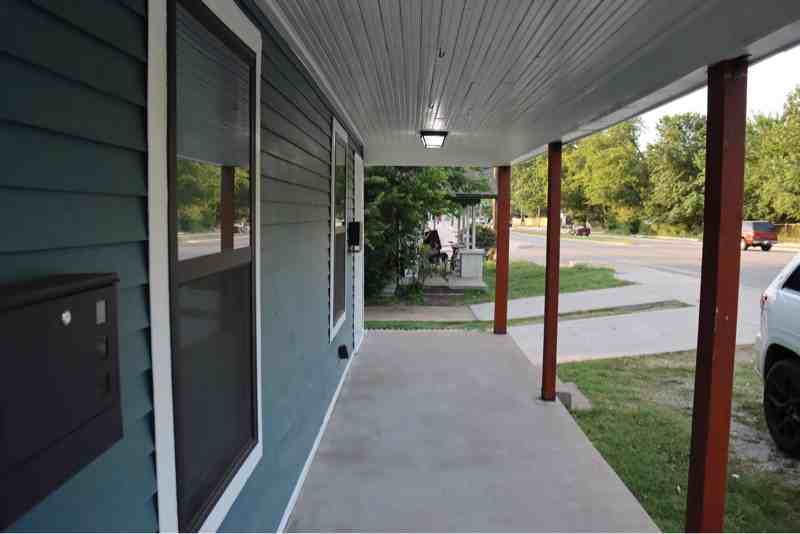 520 N Harvard Ave - Photo 2 of 15
