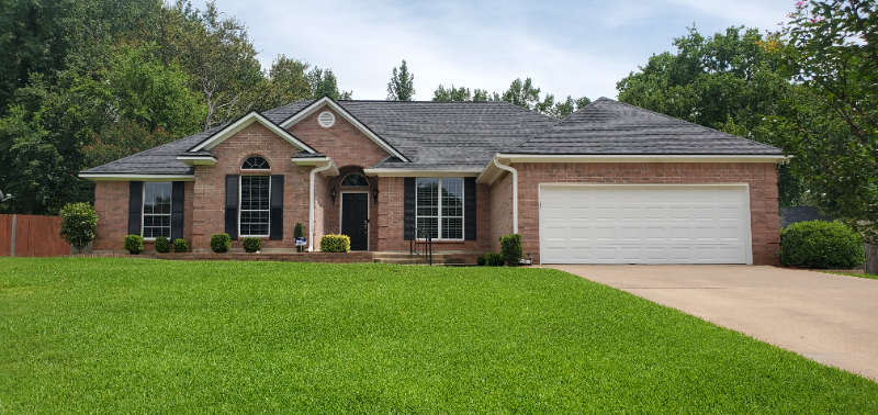 18257 Springmill Ct - Photo 2 of 50