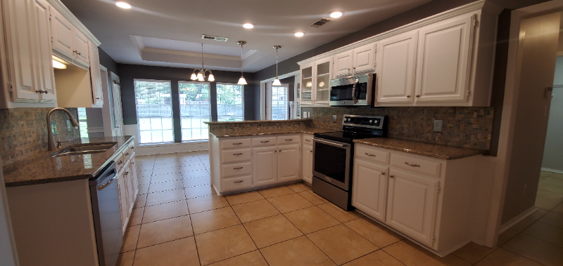 18257 Springmill Ct - Photo 3 of 50