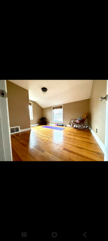 5124 N Shoreland Ave - Photo 2 of 10