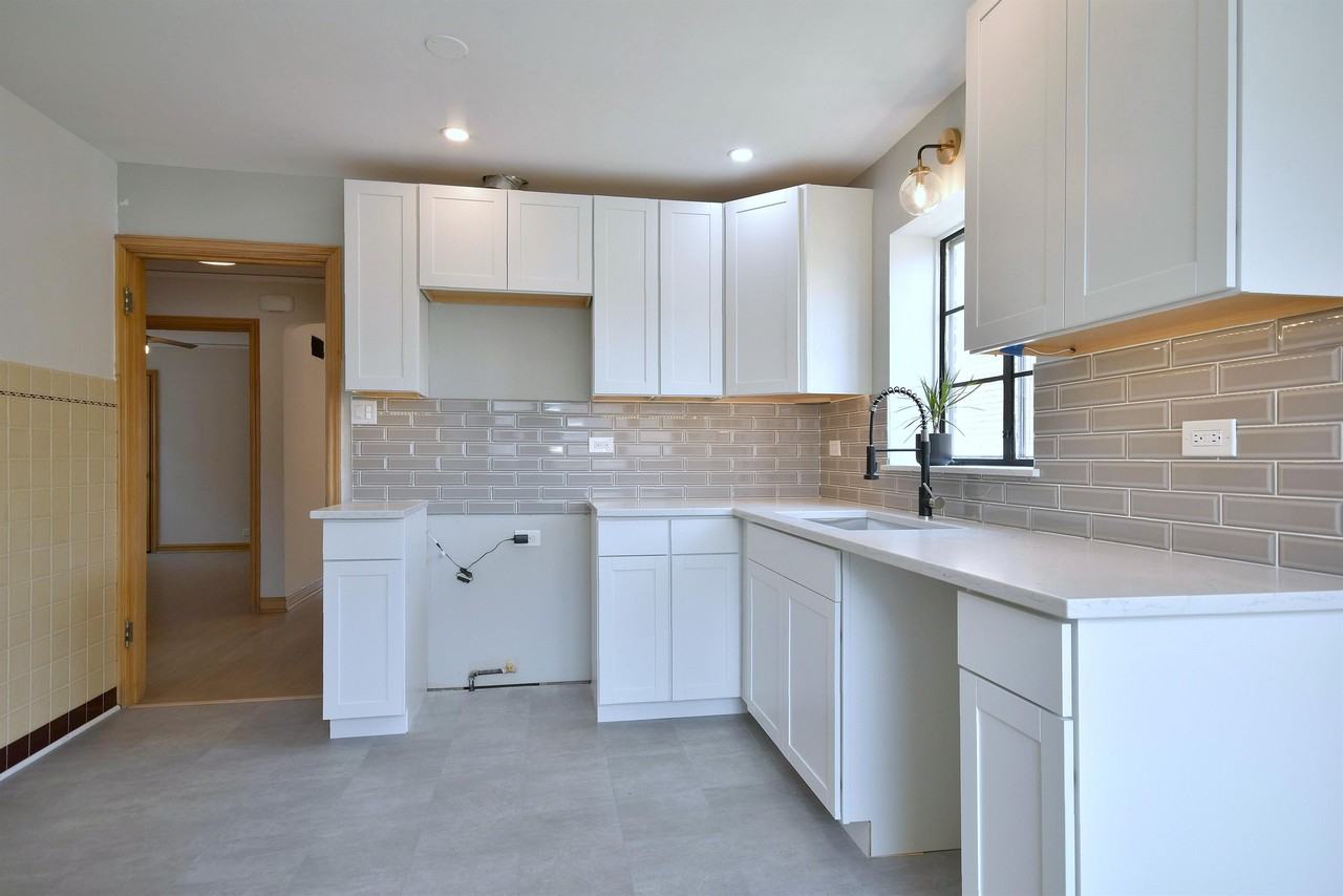 6961 W Melrose St #1 - Photo 2 of 35