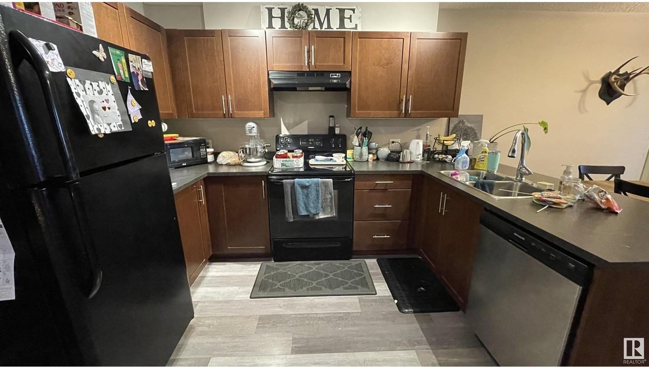 5302 51 St #1 - Photo 2 of 18