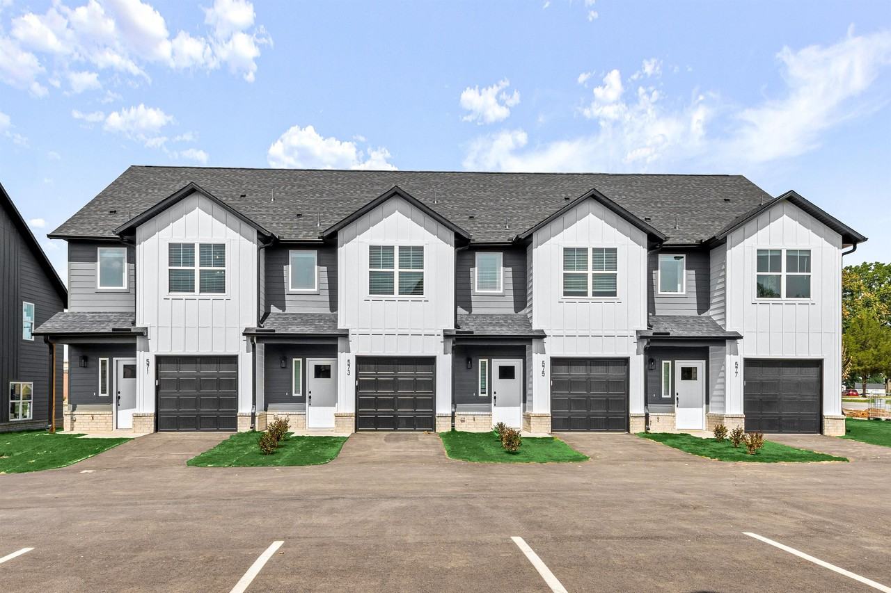 575 W Pickens Rd #G575 - Photo 3 of 26