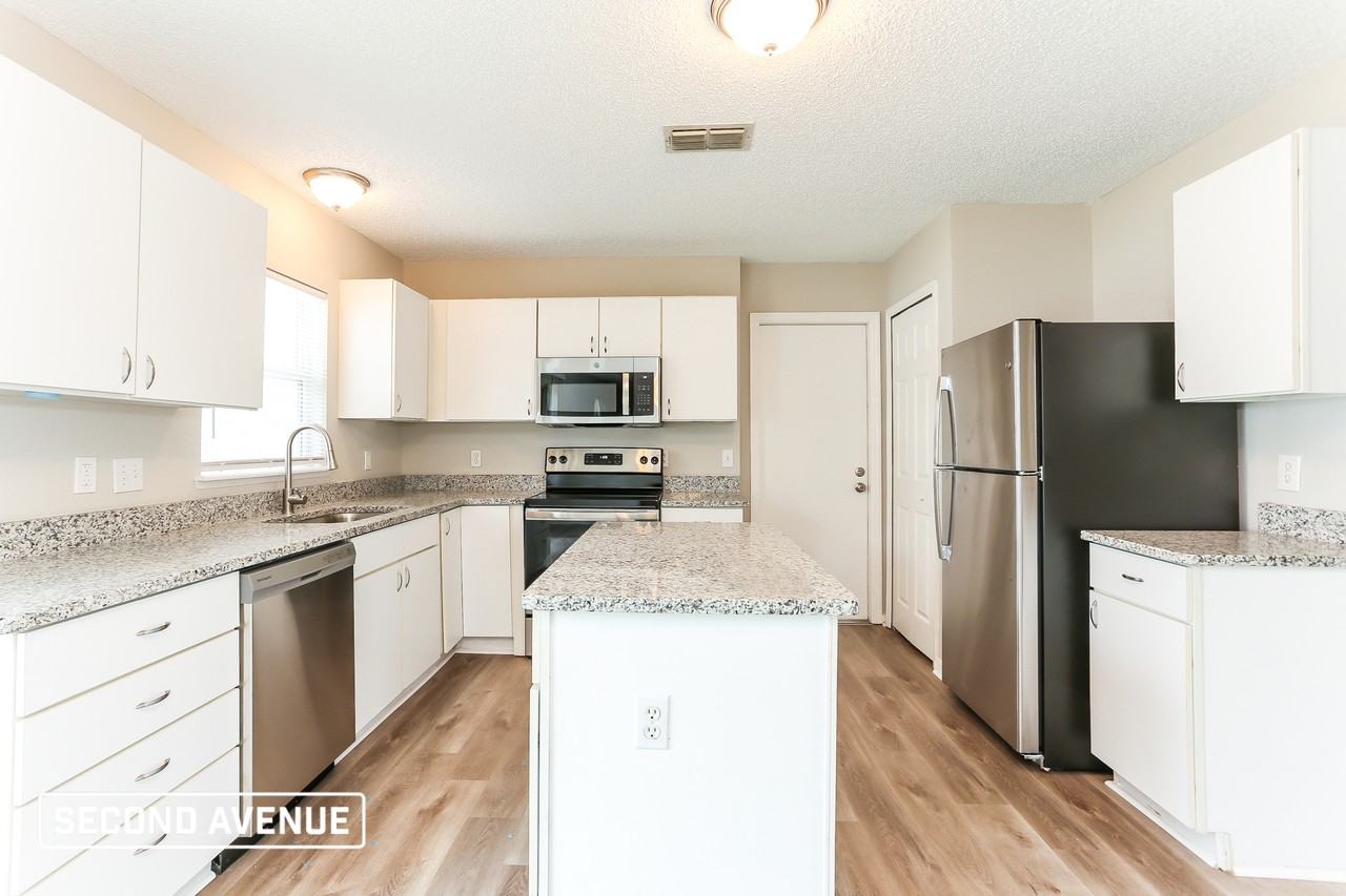 2255 Nettlebrook St S - Photo 2 of 22