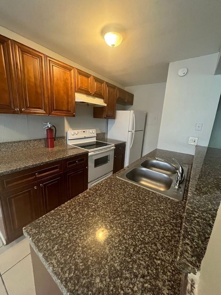 800 W Tiffany Dr #3 - Photo 2 of 19