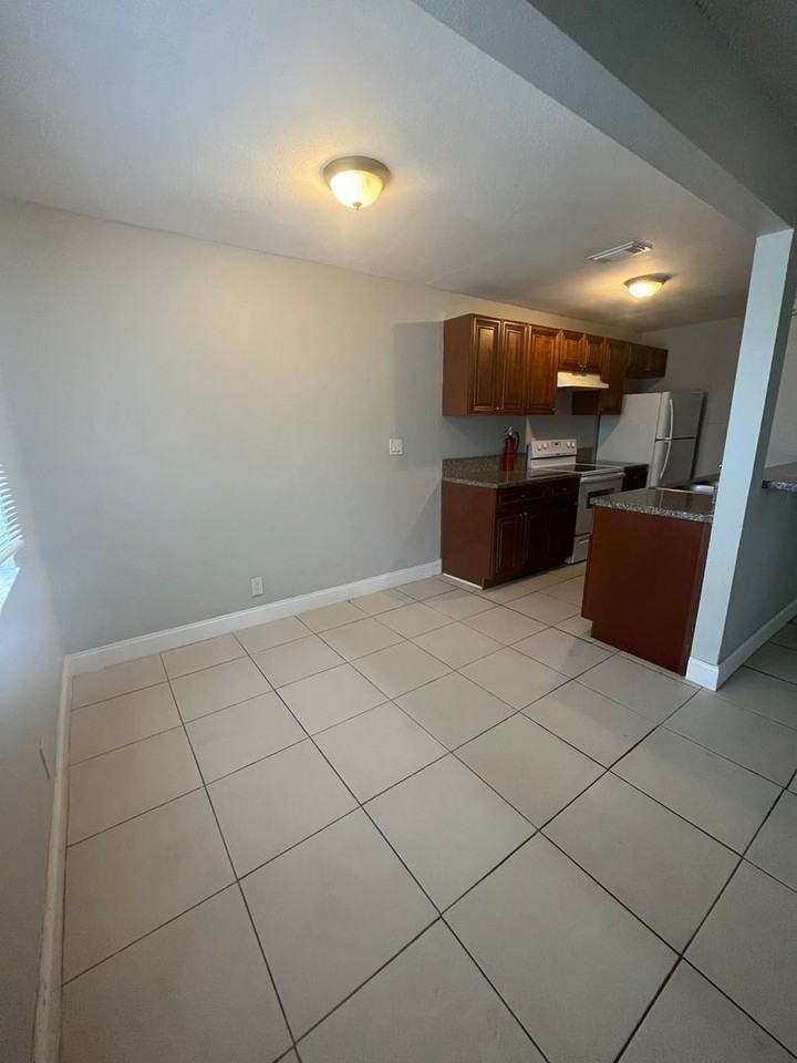 800 W Tiffany Dr #3 - Photo 3 of 19
