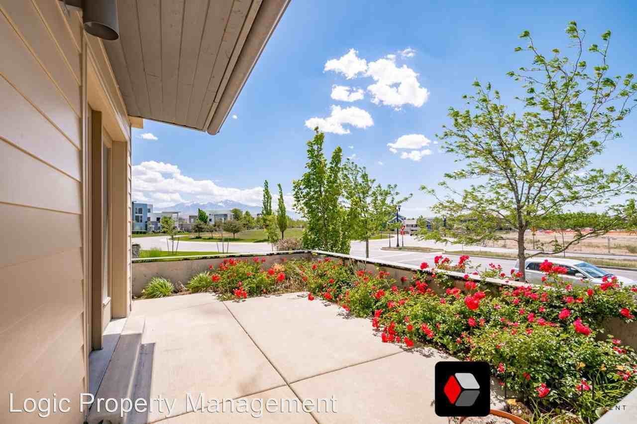 4594 W South Jordan Pkwy - Photo 2 of 18