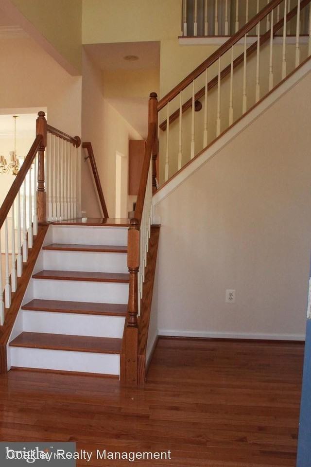 18506 Crossview Rd - Photo 2 of 25