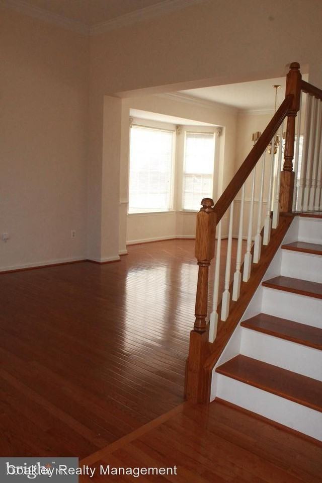 18506 Crossview Rd - Photo 3 of 25