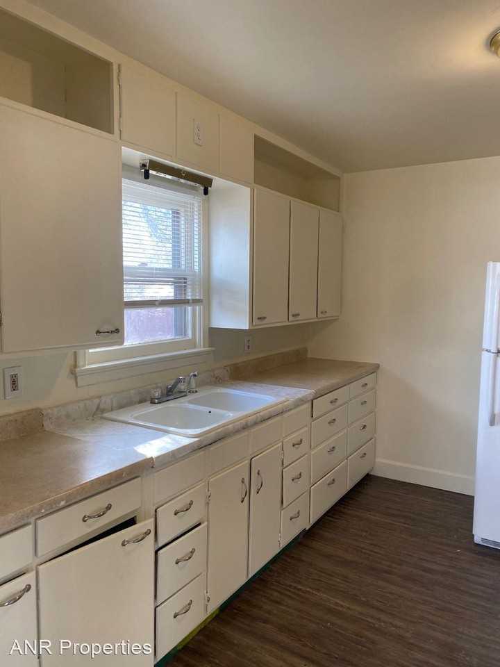 645 N 10th Ave - Photo 3 of 6