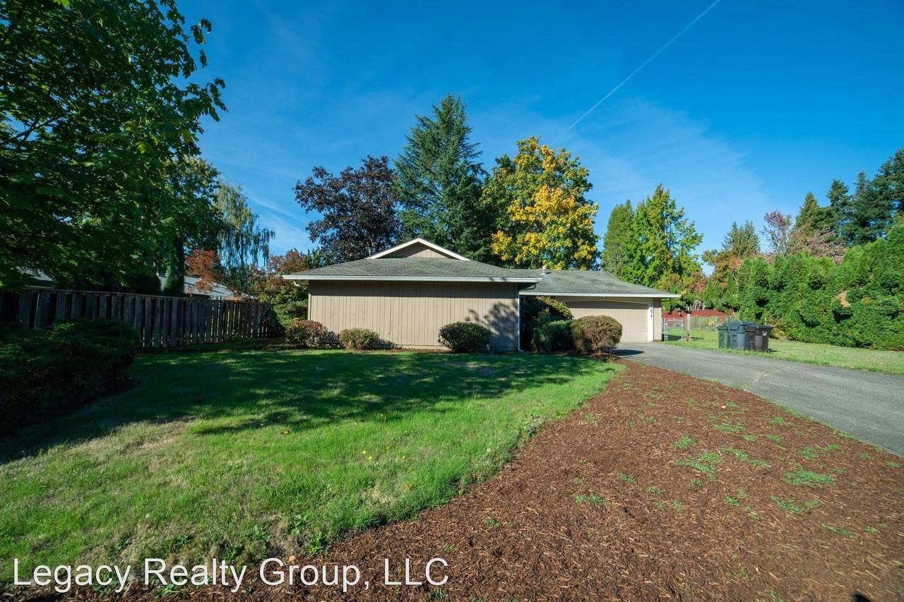 15674 Se Crestwood Dr - Photo 2 of 25