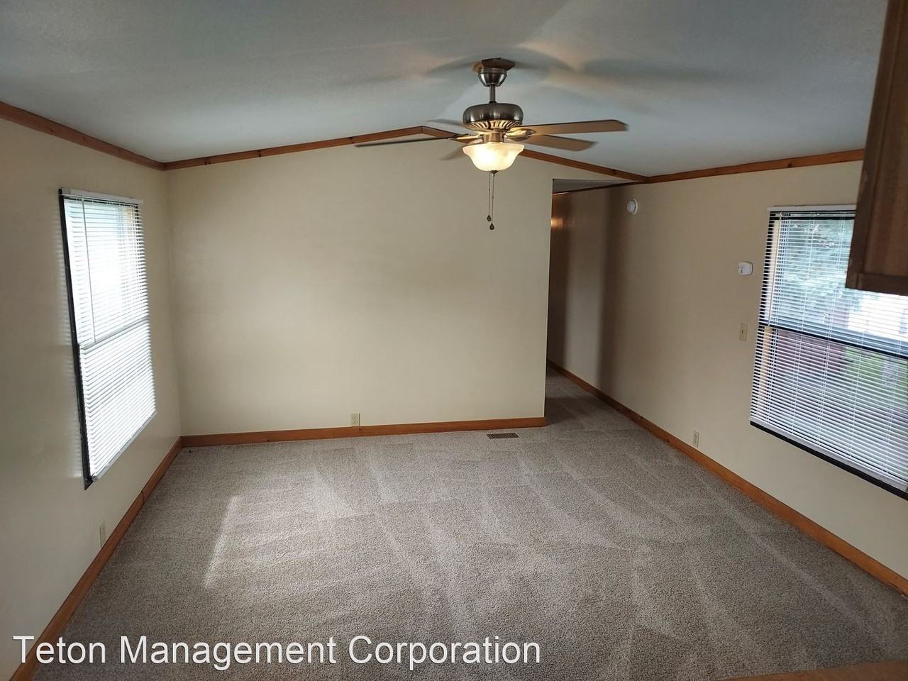 320 Thompson Rd - Photo 3 of 16