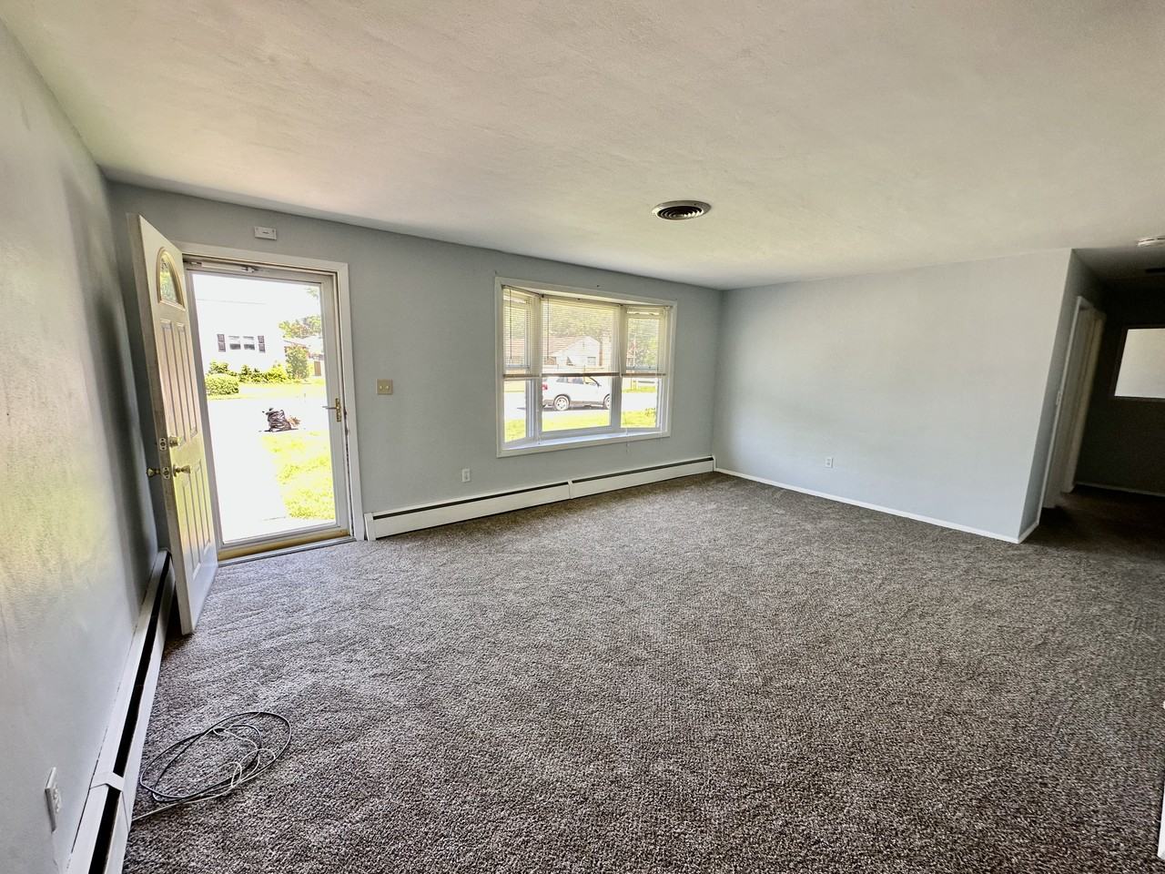 859 Peach St - Photo 3 of 13