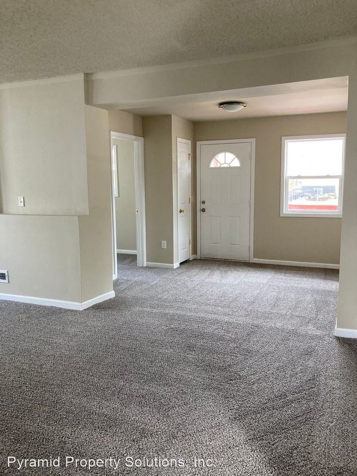 1140 68th St - Photo 2 of 24