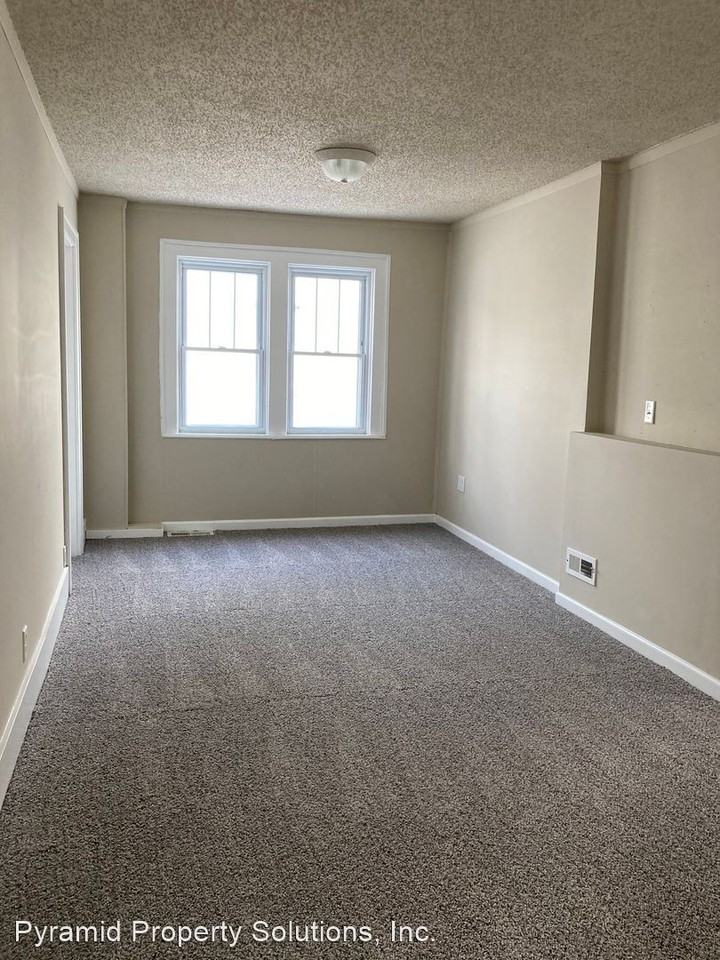 1140 68th St - Photo 3 of 24