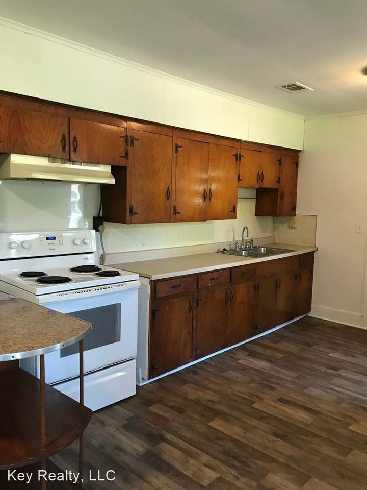 215 Tioga Rd - Photo 3 of 7