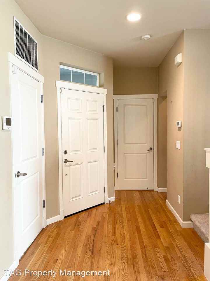 8208 233rd Pl Ne - Photo 3 of 30