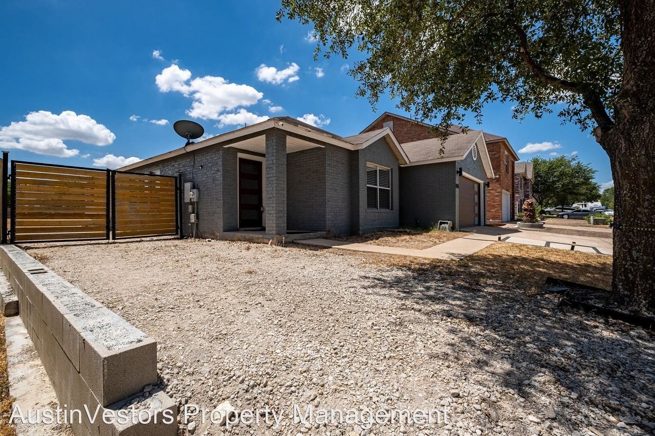 18105 Gantry Dr - Photo 2 of 24