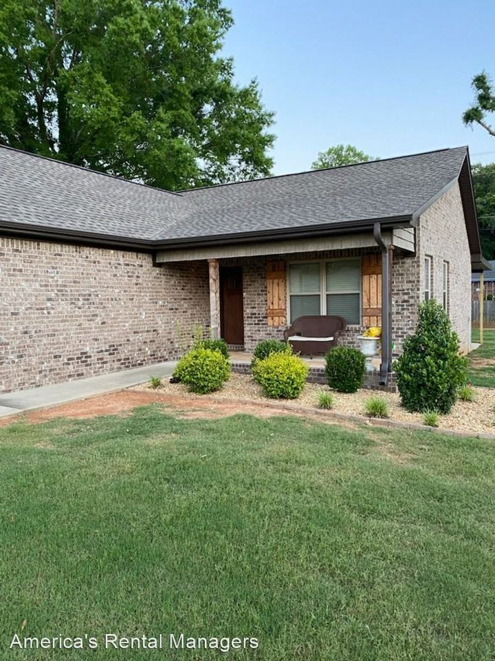 1026 Ridge Ave - Photo 3 of 30