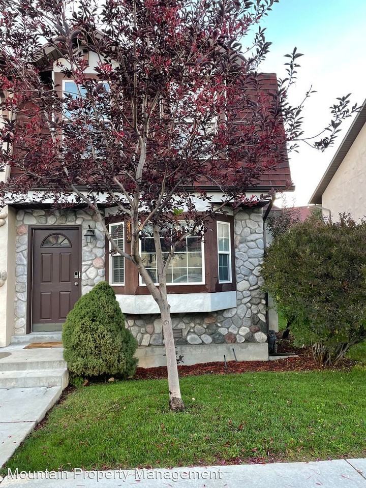 875 Zurich Ln - Photo 2 of 20