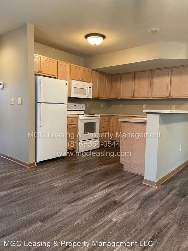 715-717 SE Summit Ave - Photo 3 of 22