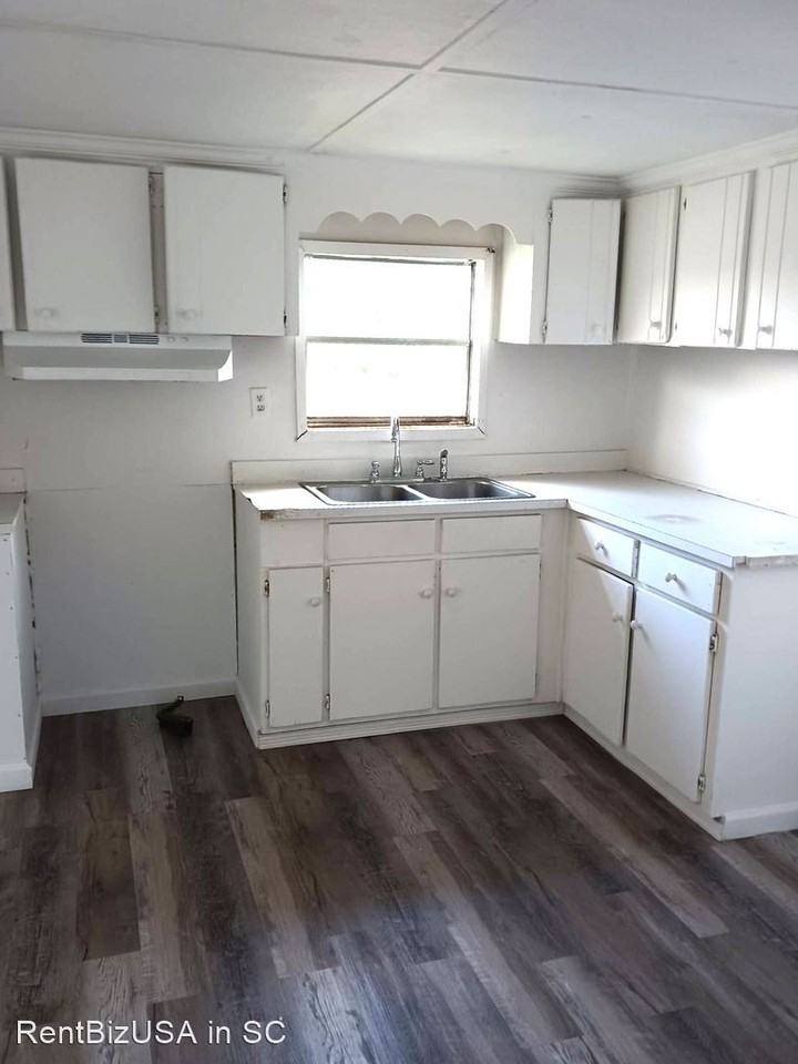 1654 Billings Dr - Photo 3 of 9