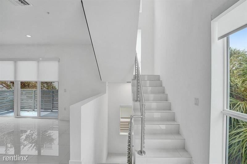 1347 N Ocean Blvd - Photo 2 of 30