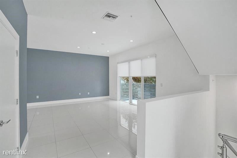1347 N Ocean Blvd - Photo 3 of 30