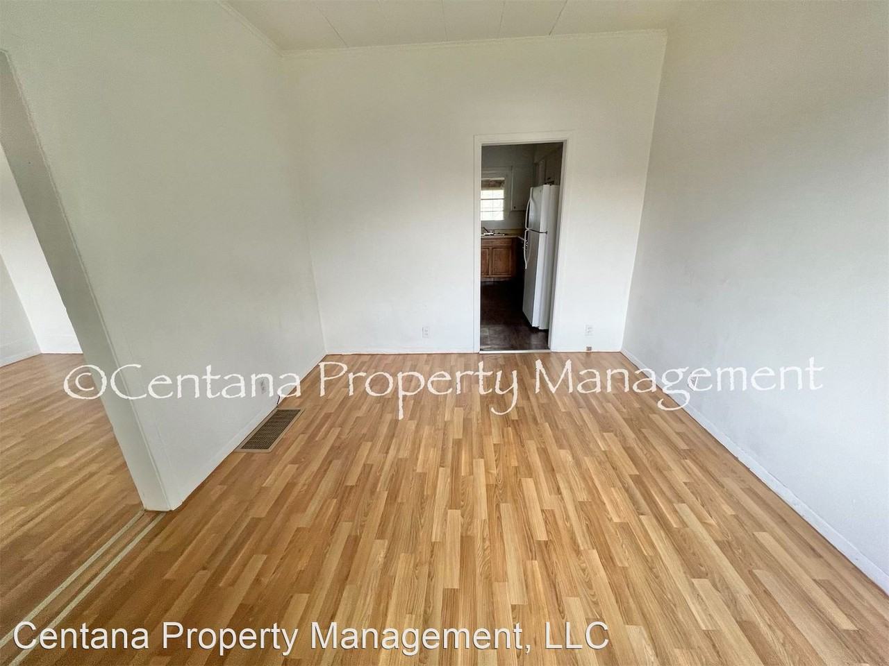 1021 E Commercial Ave - Photo 3 of 14