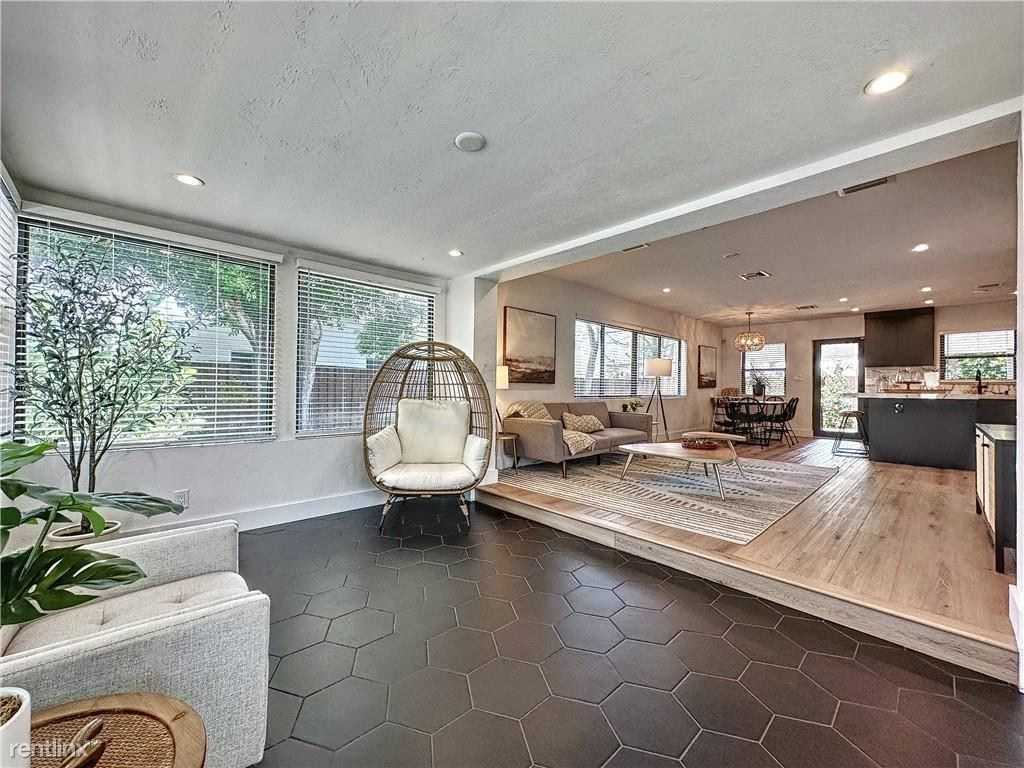 2029 Ne 30th St - Photo 3 of 17