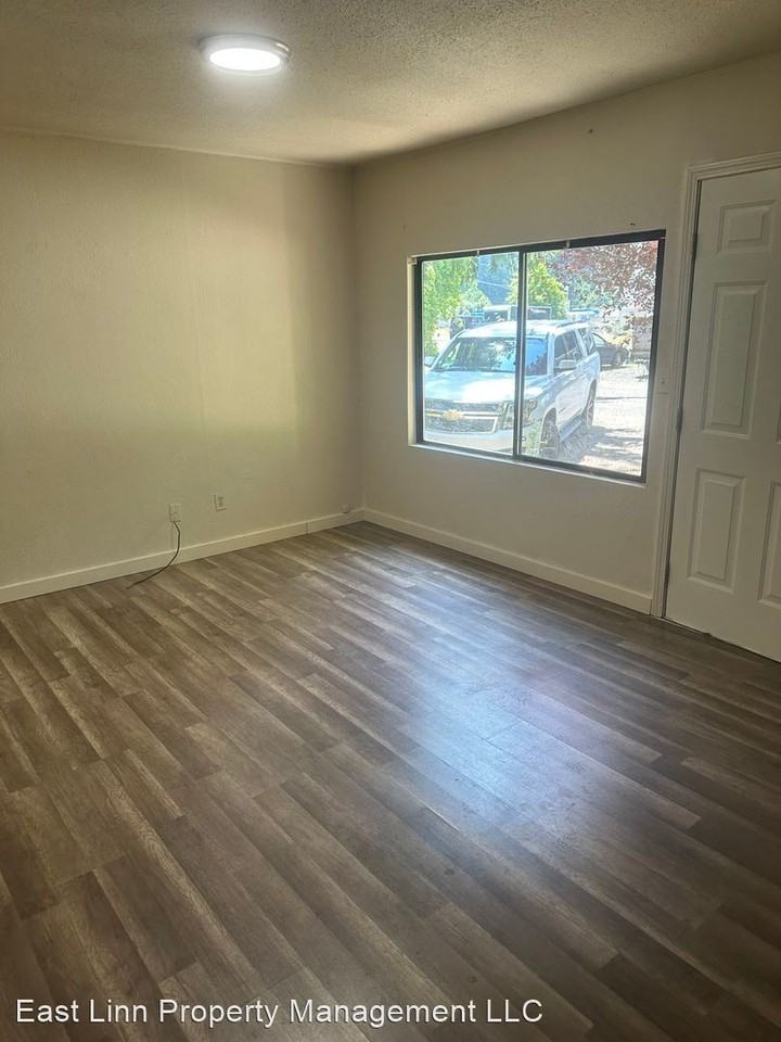 1379 56th Ave - Photo 3 of 8
