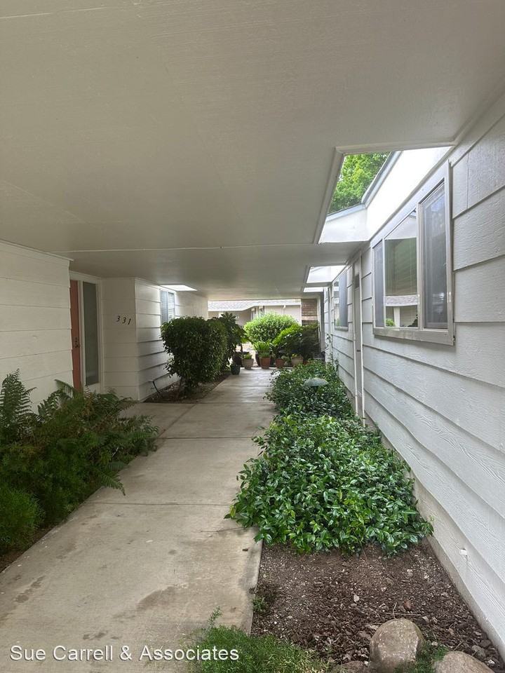 327 Pythian Rd - Photo 2 of 11