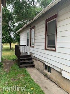 339 12th St - Photo 3 of 24