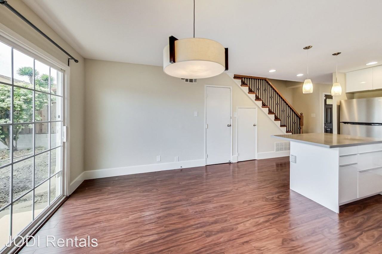 47 Wembley Dr - Photo 2 of 37